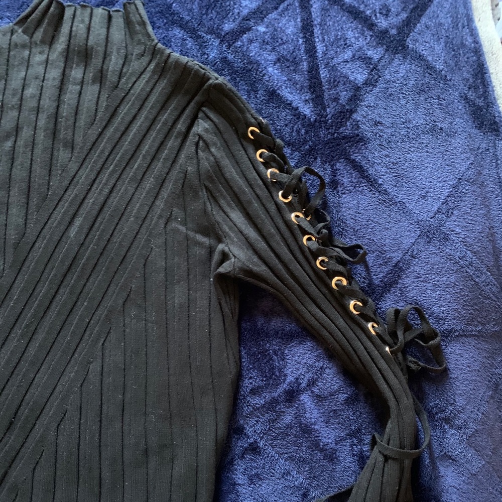 Black long sleeve crop